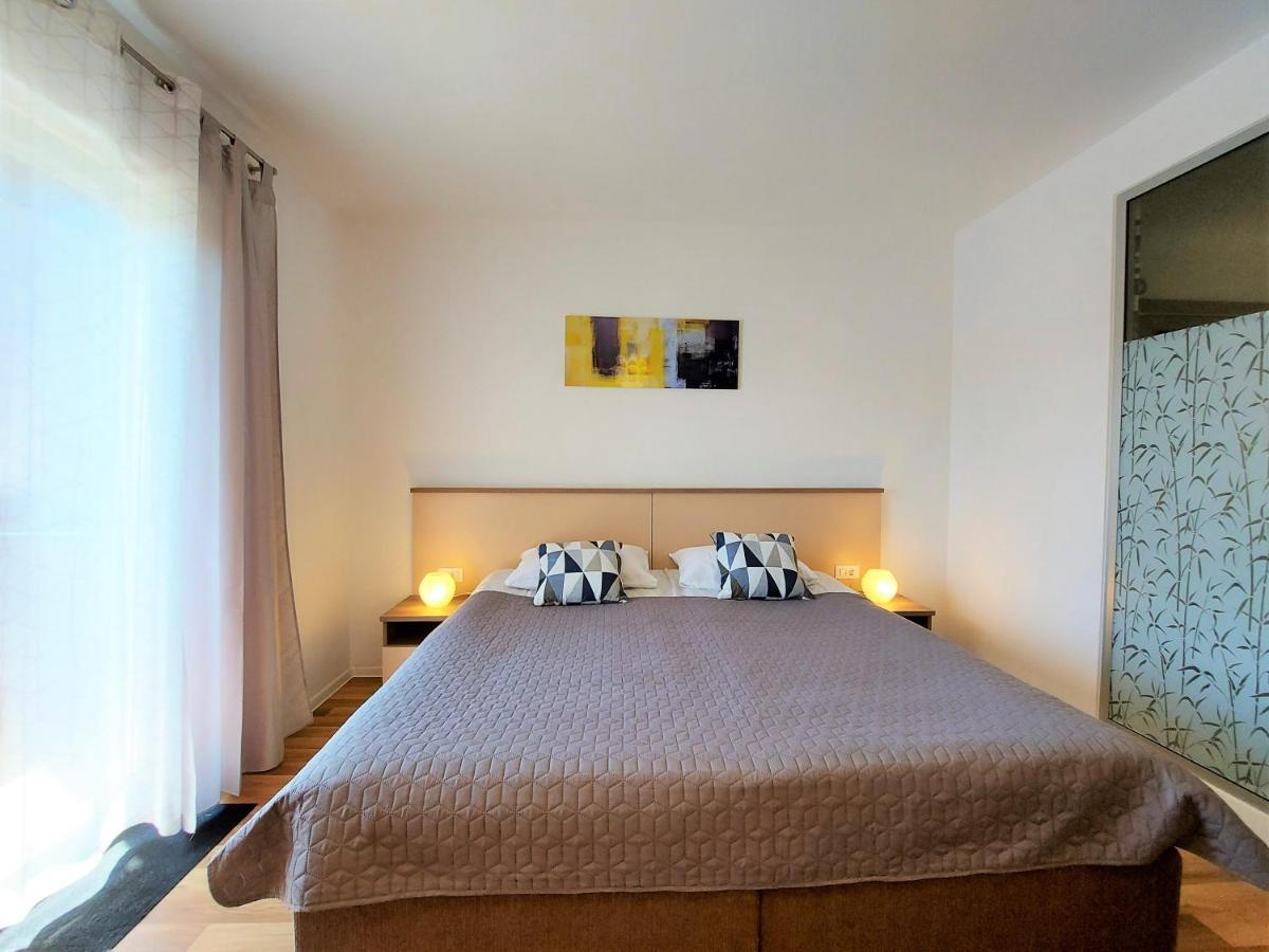 Rooms And Apartments Istrasoley Bale Exterior foto