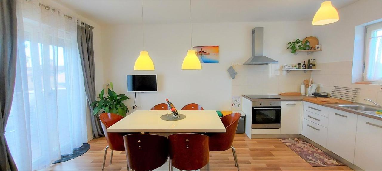 Rooms And Apartments Istrasoley Bale Exterior foto