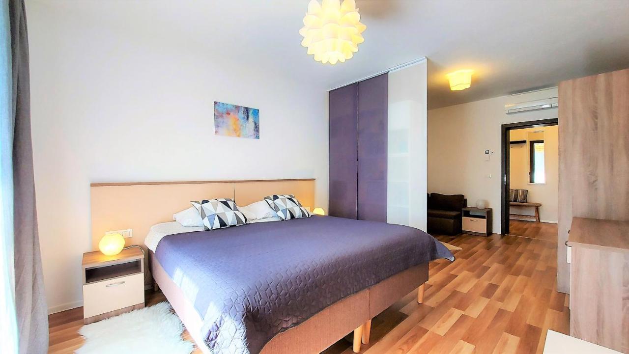 Rooms And Apartments Istrasoley Bale Exterior foto