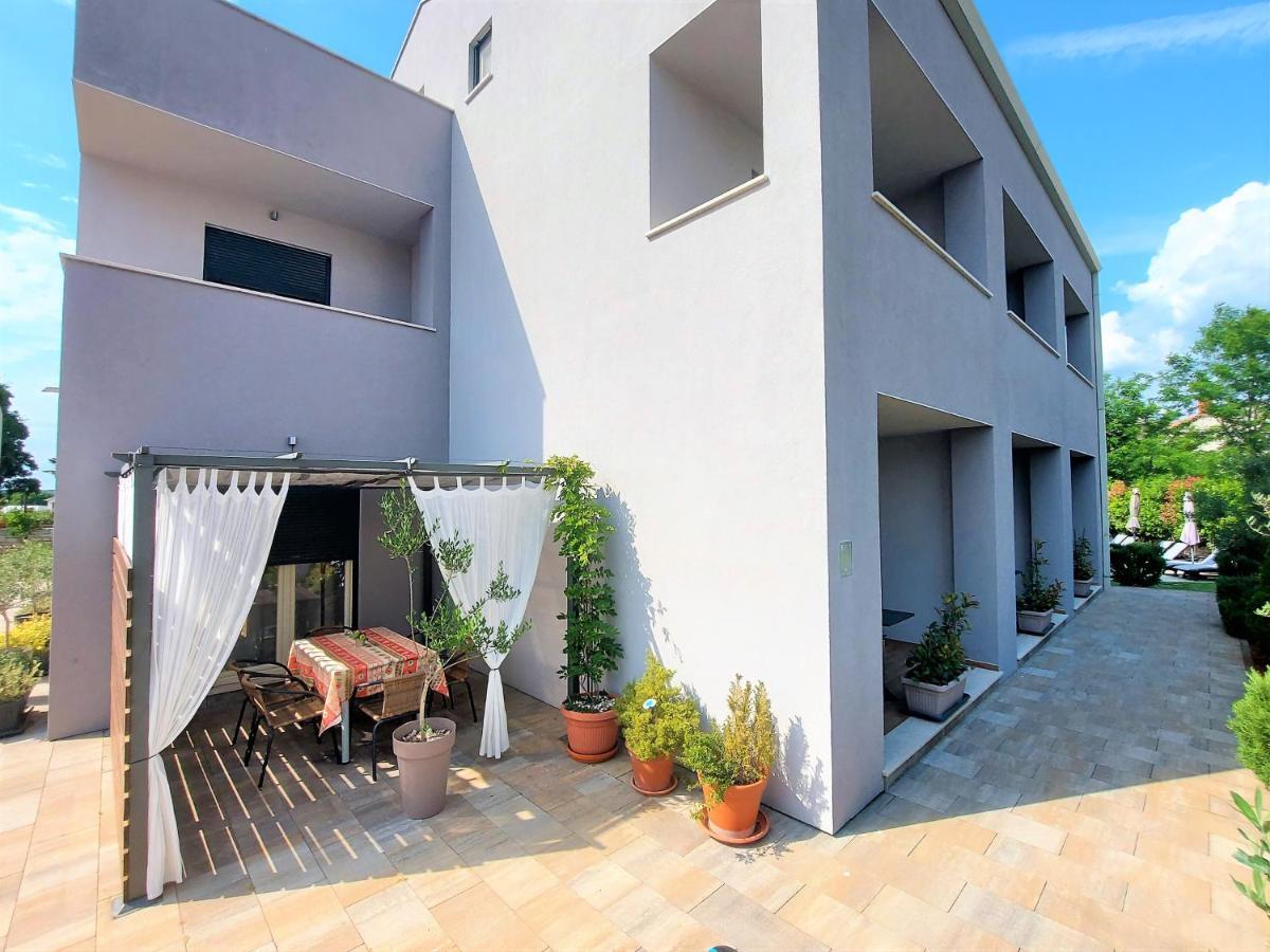 Rooms And Apartments Istrasoley Bale Exterior foto