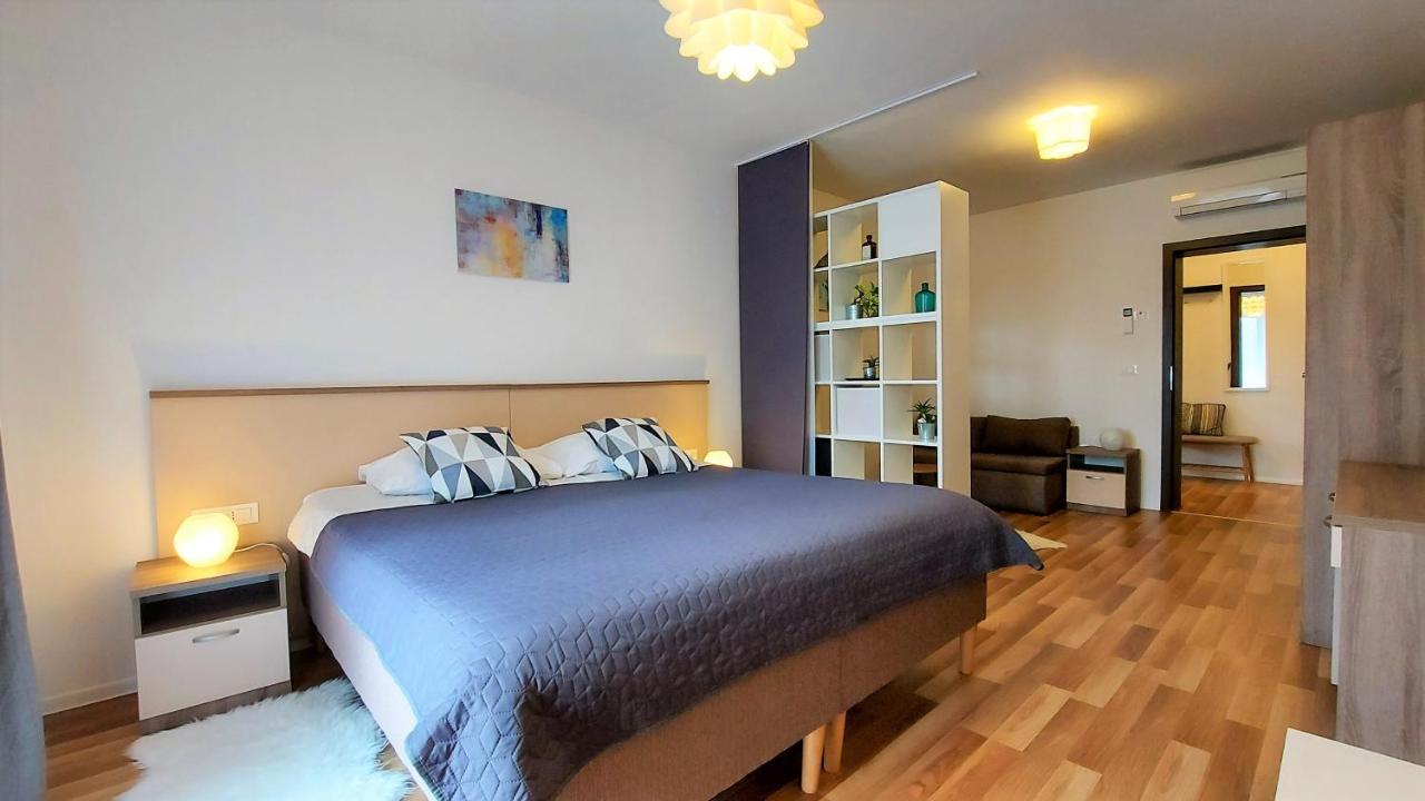 Rooms And Apartments Istrasoley Bale Exterior foto