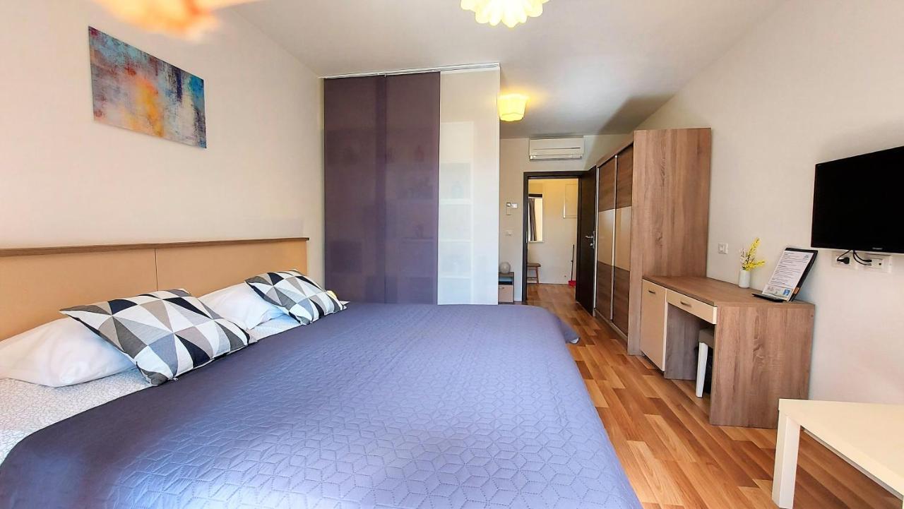 Rooms And Apartments Istrasoley Bale Exterior foto