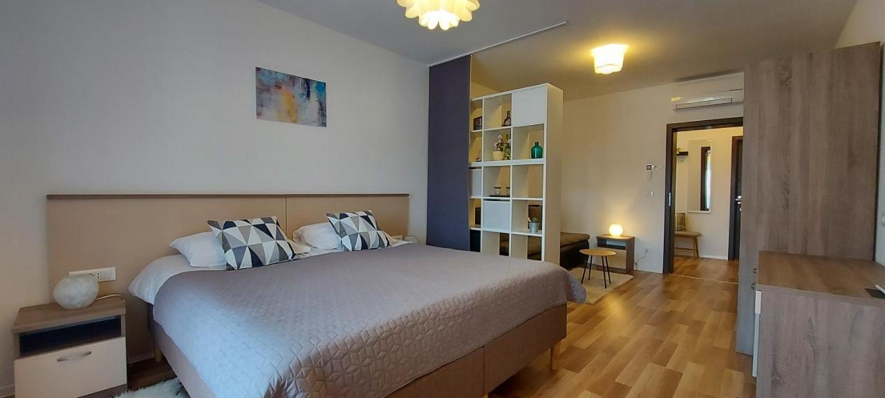 Rooms And Apartments Istrasoley Bale Exterior foto