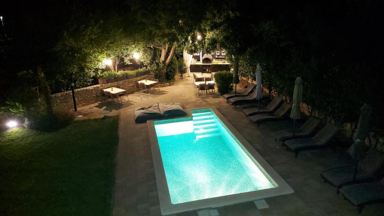 Rooms And Apartments Istrasoley Bale Exterior foto