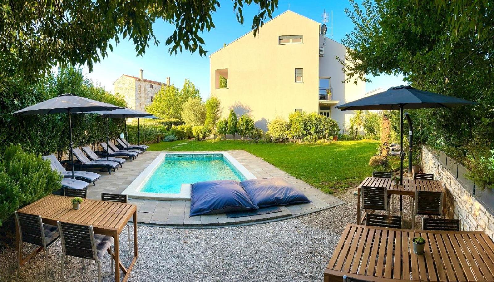 Rooms And Apartments Istrasoley Bale Exterior foto